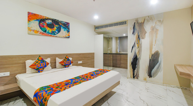 Номер Executive FabHotel SSR Fern Suites - 100M from GSM Mall Madeenaguda