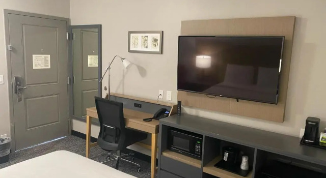Четырёхместный номер Standard Country Inn & Suites by Radisson, Vallejo Napa Valley, CA