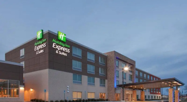 Кровать в общем номере Holiday Inn Express & Suites - Sterling Heights-Detroit Area by IHG