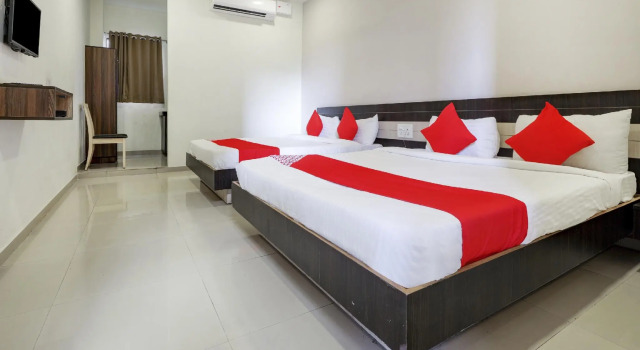 OYO 74642 Hotel Rajmandir