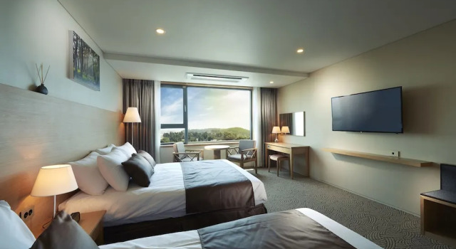 Двухместный семейный номер Premier Benikea Jungmun Hotel