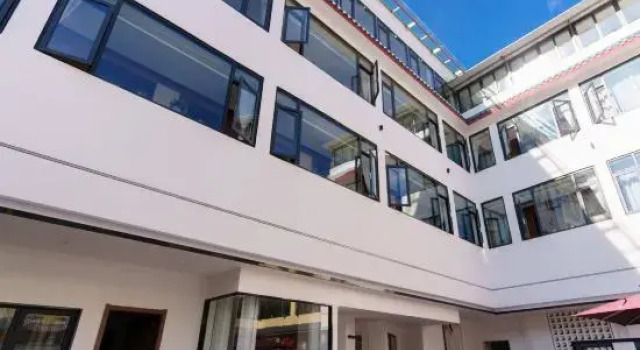 Chuanzhusi Qizeyuan Homestay (Huanglong Jiuzhai High-Speed Railway Station), Prenota Hotel Ngawa Cina