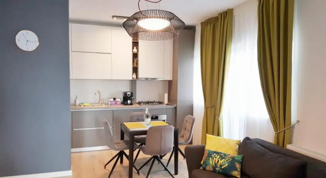 2 Bedrooms - Lovely Central Apartment, Varaa Huoneisto Oradea 