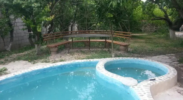 Country House on Nurnus Darani, Забронировать Отель Отели Котайкская области с бассейном, Бассейн
