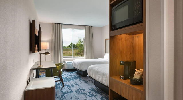 Четырёхместный номер Standard Fairfield by Marriott Inn & Suites Statesville