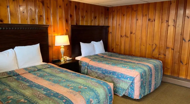 Четырёхместный номер Standard Budget Inn