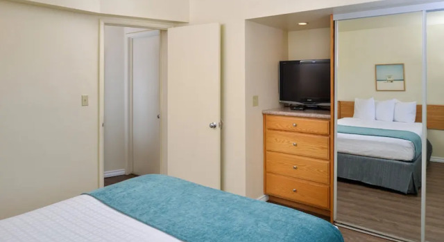 Люкс Edgewater Inn and Suites