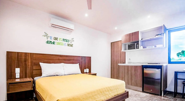 ~ Private CONDO in Awesome Complex ~ POOL + ROOFTOP Lounge ~ Walk to 5ª Avenida & Beach!, Забронировать Отель Плая-дель-Кармен Кинтана-Роо, рядом с Пляжный клуб Mamitas
