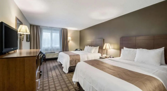 Четырёхместный номер Standard Quality Inn & Suites Newberry