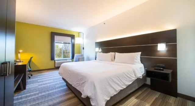Run of House Holiday Inn Express Hotel & Suites Bedford by IHG