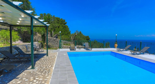 Antigoni Villa Tria in Longos, Book Villa Dendiatika Grækenland