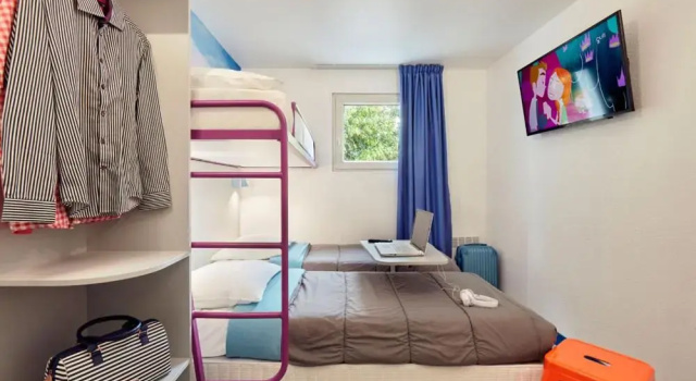 Трёхместный номер Standard Welcomotel Les Mureaux