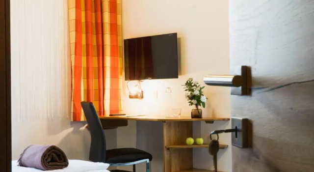 Номер Standard Pension Waldfriede