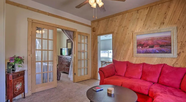 Cozy Black Hills Cabin w/ Deck ~ 3 Mi to Deadwood!, Забронировать Дом для отпуска Дедвуд Black Hills National Forest