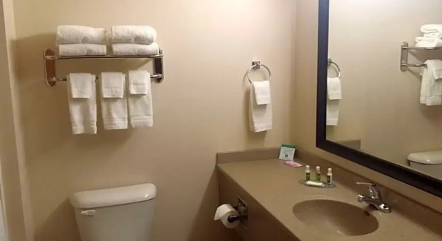 Номер Standard American Inn & Suites