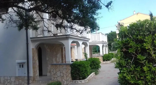 Студия Apartments Kalsan
