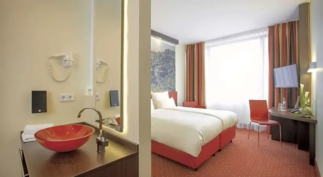 Одноместный номер Comfort PLAZA Premium Berlin Kurfürstendamm