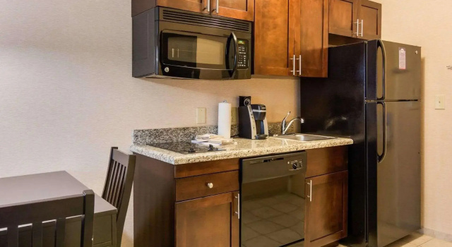 Четырёхместный номер Standard Candlewood Suites Stafford Quantico by IHG