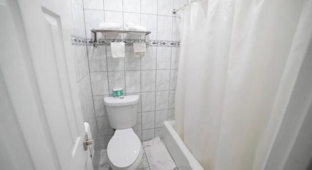 Номер Deluxe Artesia Motor Inn