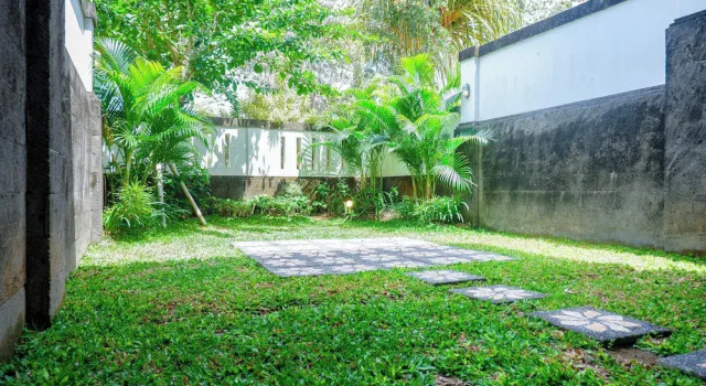 Номер Standard с 2 комнатами с видом на сад The Springs Villas Jimbaran
