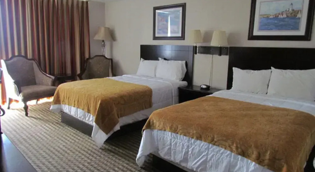 Четырёхместный номер Standard с балконом Romana Hotel - Houston Southwest
