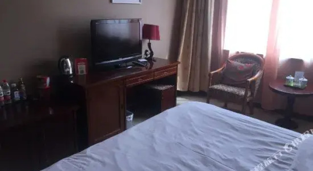 Gonglu Business Hotel, Забронировать Отель Циндао 