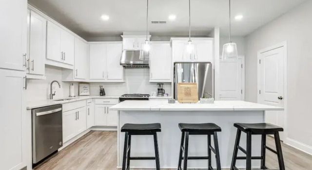 Апартаменты 7 Mi to Dtwn: Sleek Retreat in Atlanta!