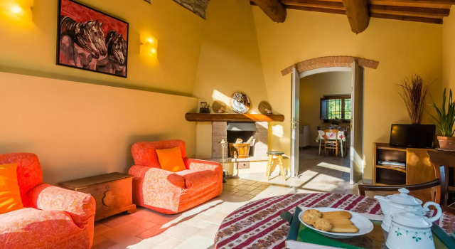 Beautiful Cottage in Dicomano With Swimming Pool, Book Feriehus Sommerhuse i Dicomano, Hytte