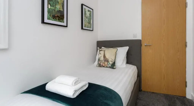 Oliverball Serviced Apartments - Milton Heights - Modern 2 bedroom apartment with terrace in Portsmouth