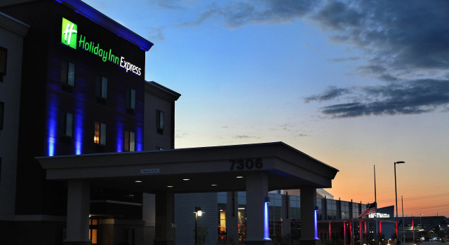 Holiday Inn Express & Suites Omaha South Ralston Arena by IHG, Book Hotel Omaha Nebraska