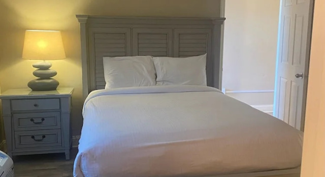 Smoky Mountains 304 2BD Condo with Private Balcony and Fireplace by RedAwning, Забронировать Апартаменты/квартира Апартаменты Пиджен-Фордж, рядом с Гоночный центр Xtreme, Апартаменты/квартира