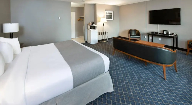 Двухместный люкс Clarion Pointe Medicine Hat Saamis Tepee