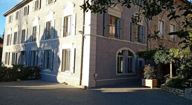 A Deux Pas du Rhéby, Rezervați Pensiune Villebois 