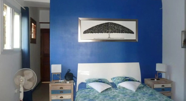 Maison de 3 chambres a Pointe Noire a 150 m de la plage avec vue sur la mer piscine partagee et jardin clos, Rezervovat Hotel Hotely v Pointe-Noire s bazénem, Bazén