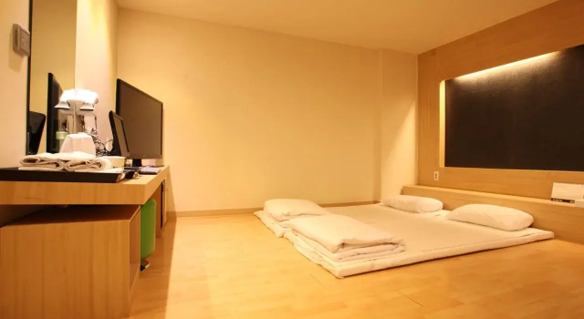 We Motel, Boek Motel Hotels in Gangwon-Do met parkeren, Parkeren