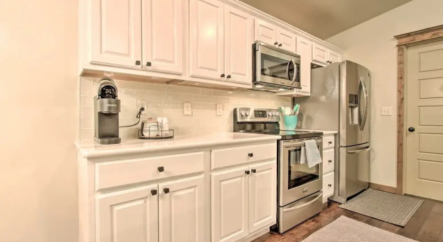 Townhome w/ Private Hot Tub, 8 Mi to Downtown, Забронировать Апартаменты/квартира Бозман Bridger Bowl, рядом с Jackpot Casino West