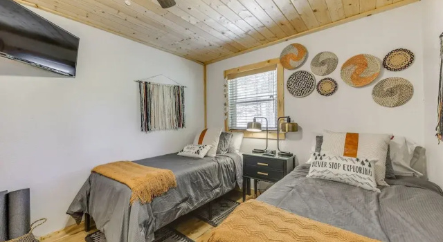 Коттедж Ruidoso Cabin Rental w/ Hot Tub: Walk to Main