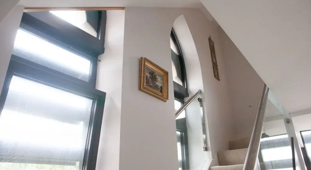 Modern 1 Bedroom Flat in Converted Church, Забронировать Отель Отели Бристоля с парковкой, рядом с Бристольский университет, Парковка
