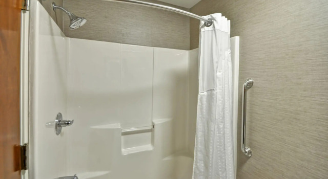 Четырёхместный номер Standard Holiday Inn Express Romulus / Detroit Airport by IHG