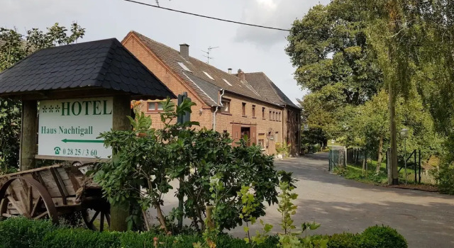 Hotel Haus Nachtigall - B&B, Забронировать Отель «постель и завтрак»  