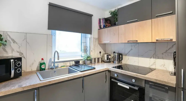 Modern 2bed Apartment-free Parking, Забронировать Апартаменты/квартира Эдинбург Midlothian, рядом с Железнодорожный вокзал Эдинбург-Уэверли