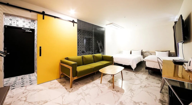 Номер Royal Elephant Shower Hotel