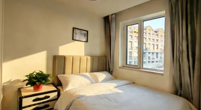 Двухместный люкс c 1 комнатой с балконом и с видом на горы Xiadonglai Apartment (Cuiyun Mountain Galaxy Ski Resort)