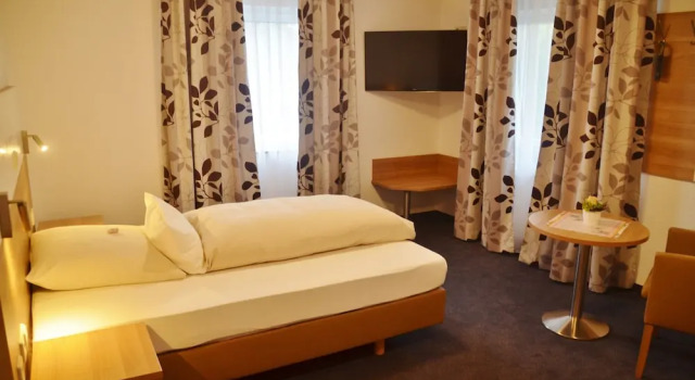 Одноместный номер Standard c 1 комнатой Hotel Hirt