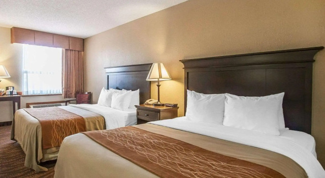 Comfort Inn at Thousand Hills, Забронировать Отель Отели Table Rock Lake с парковкой, Парковка