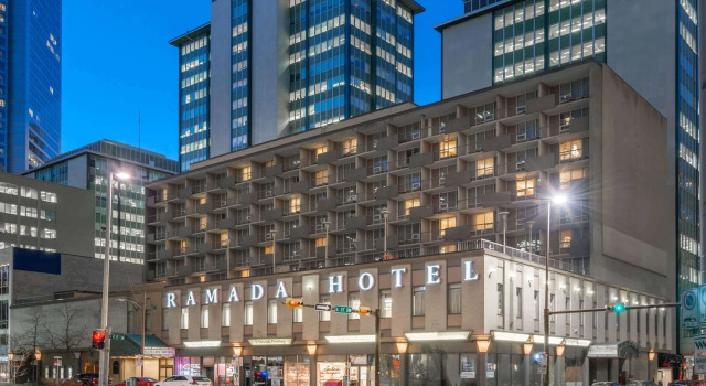 Ramada Hotel Downtown Calgary, Rezerwuj Hotel Hotele w Calgary z parkingiem, Parking