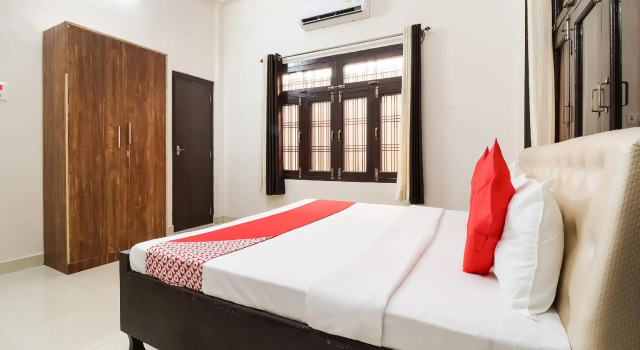 OYO Flagship 45992 Hotel Royal
