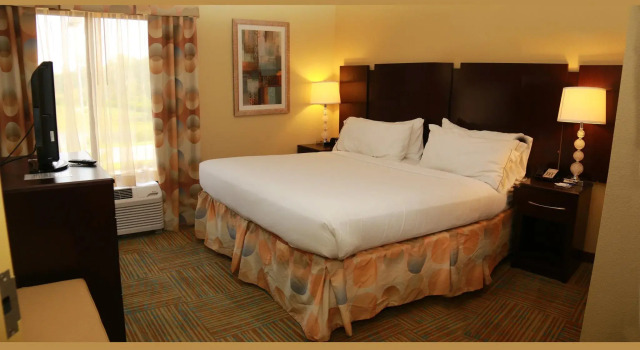 Двухместный номер Standard Holiday Inn Express Hotel & Suites Perry by IHG