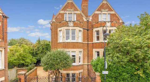 4 Bedroom Canalside Family Home in Oxford, Забронировать Отель Отели Оксфорда 4 звезды, рядом с St Anthony's College, 4*