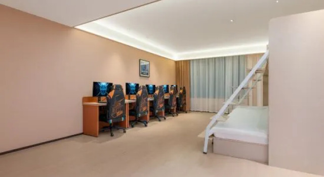 Кровать в общем номере Leishen E-Sports Hotel (Wuhan South Lake Huazhong Agricultural University)